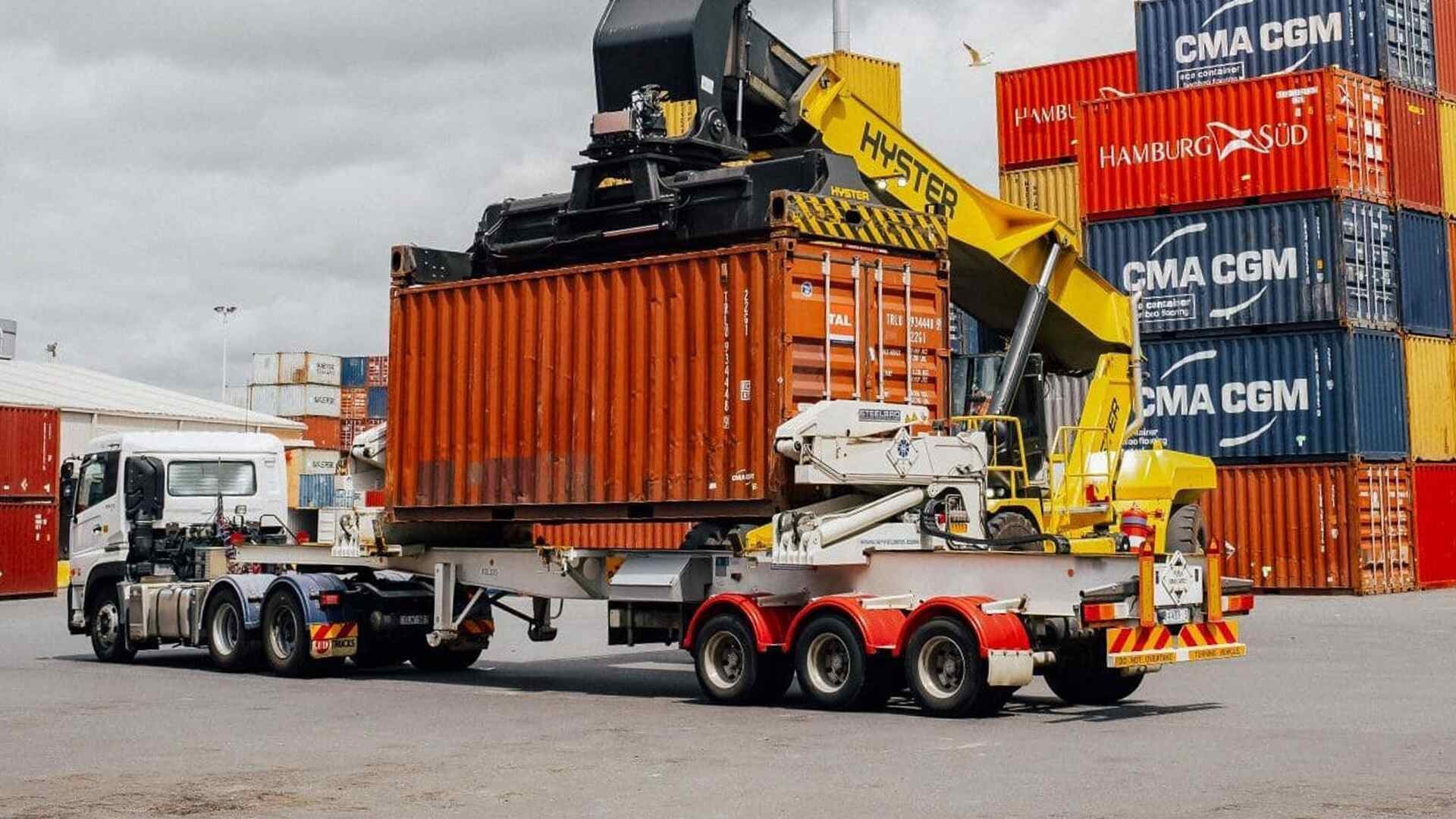 Verbesserung des multimodalen Containertransports in Häfen durch RFID-Technologie