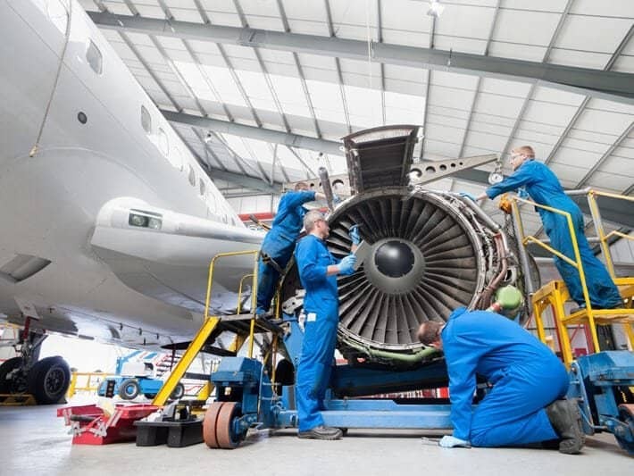 Technologie hebt ab: RFID & QR-Codes im Werkzeugmanagement der Luftfahrt